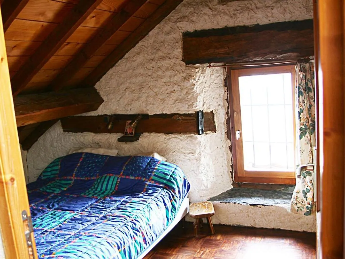 Holiday home Maison De Charme A Seez Avec Vue Sur Montagne, Cheminee