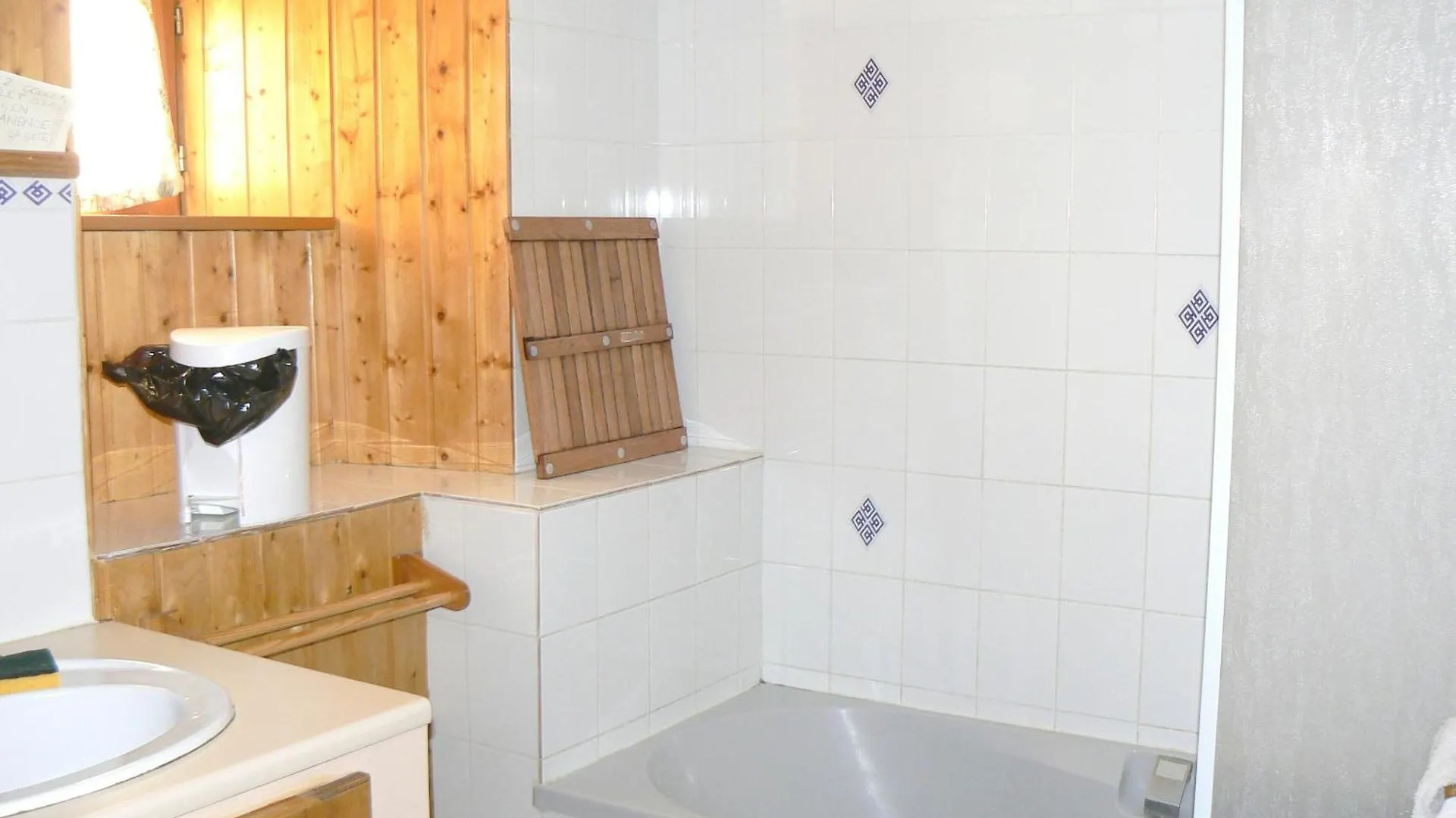Holiday home Maison De Charme A Seez Avec Vue Sur Montagne, Cheminee France