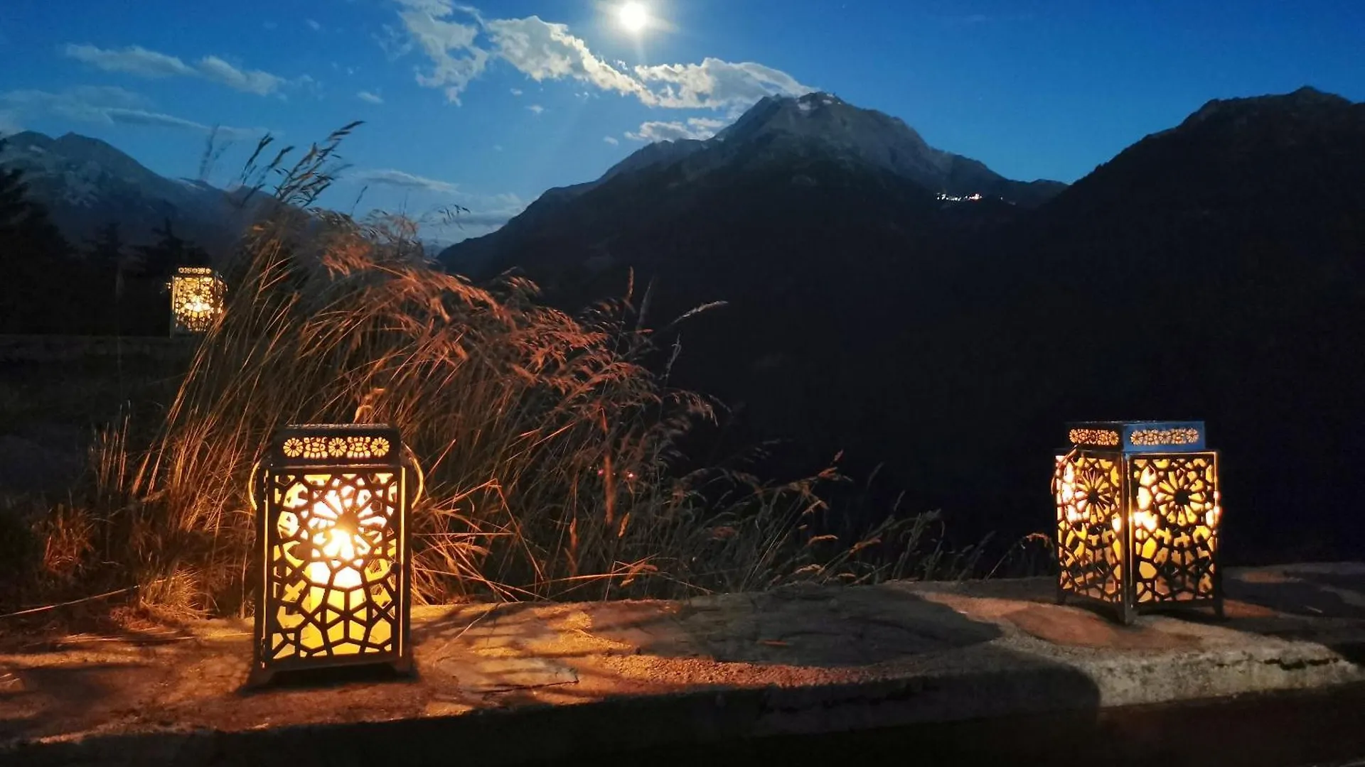 Maison De Charme A Seez Avec Vue Sur Montagne, Cheminee